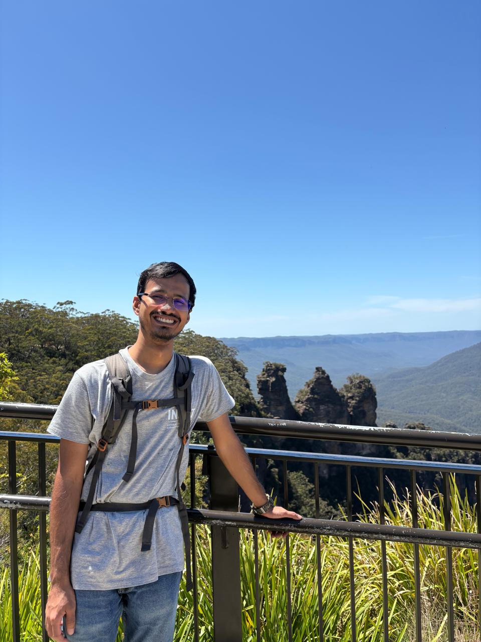 Photograph of Varun Ramanathan near the Three Sisters at Blue Mountains, Australia